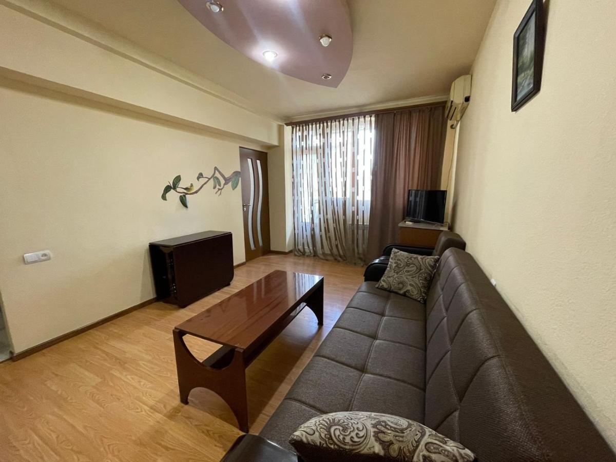 Apartment In Yerevan, Centre Luaran gambar